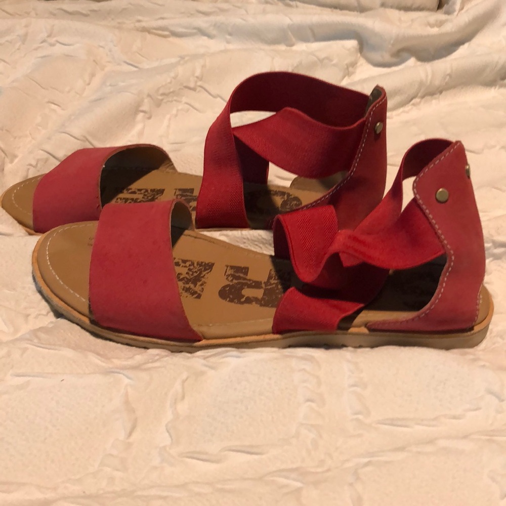Sorel Ted sandals size 9